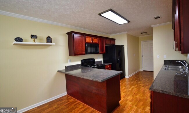 Building Photo - 105 Redwood Dr