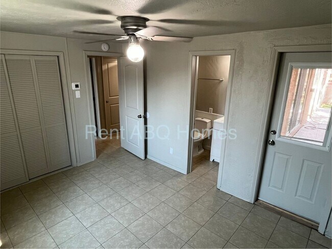 Foto del edificio - 5812 Aztec Rd NE