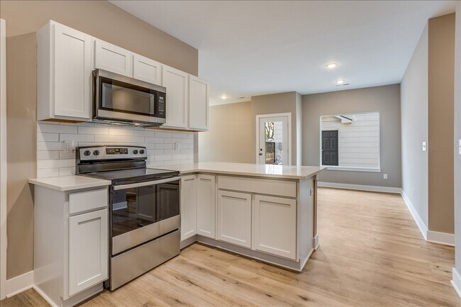 Foto del edificio - 6825 White Pine