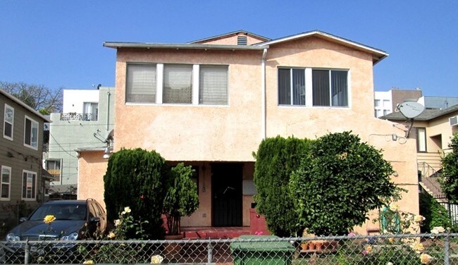 Building Photo - 607 N St Andrews Pl