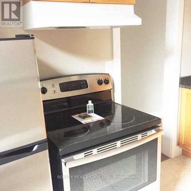 Building Photo - 451 Parliament St