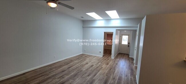 Building Photo - 588 1/2 Belhaven Way