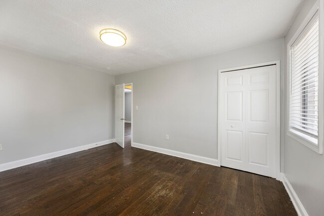 Building Photo - Upgraded 2 Bed on Galveston Street SW!  Ap...