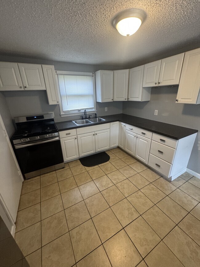 Foto del edificio - 616 Boston Rd