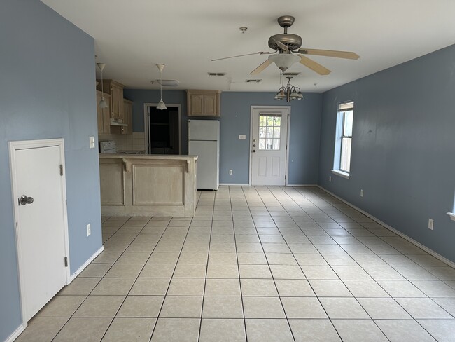 Building Photo - 1503 W Kiwi