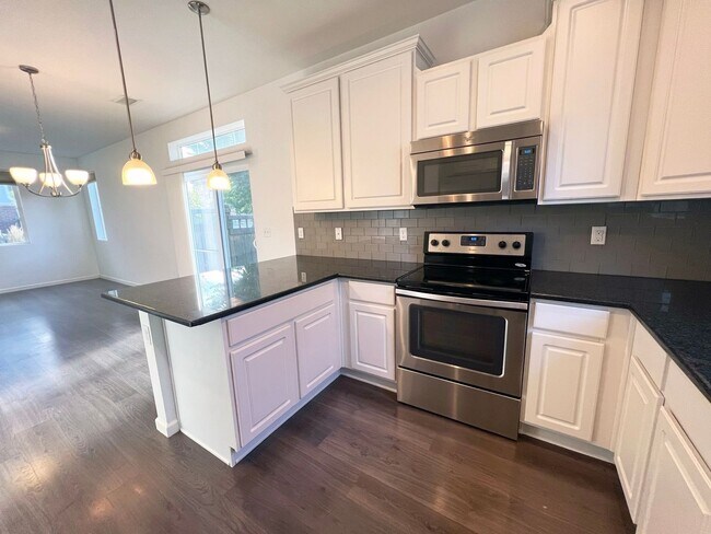 Building Photo - 3 Bedroom Condo in Denver