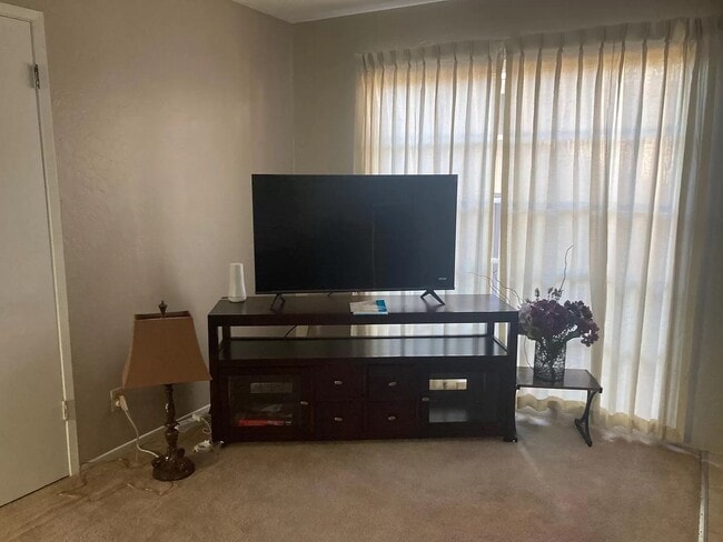 Foto del edificio - 5749 Preston Dr