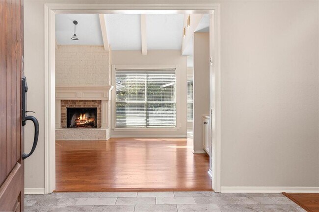 Foto del edificio - 3639 Lost Oak Dr