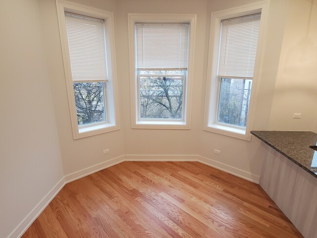 Building Photo - 843 N Leavitt St