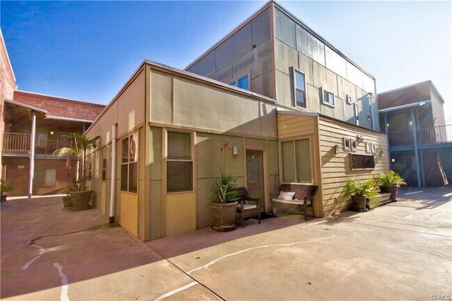 Building Photo - 42081 3rd St
