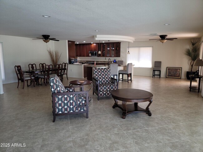 Building Photo - 17230 N Country Club Dr