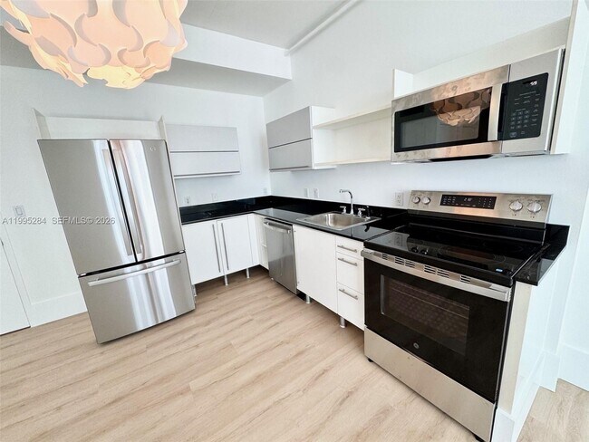 Foto del edificio - 690 SW 1st Ct