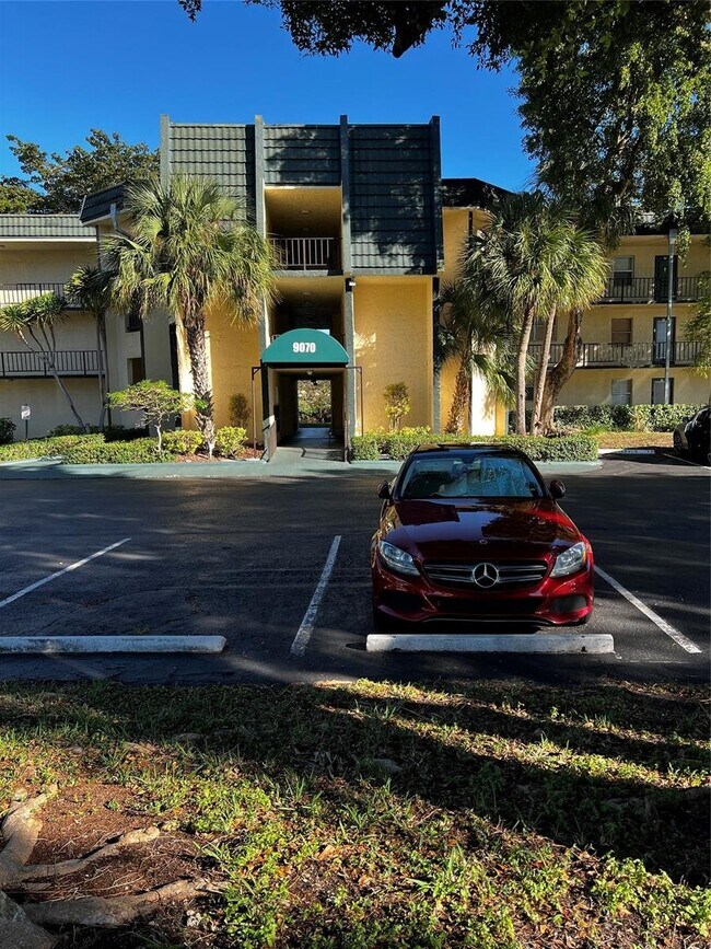 Building Photo - 9070 Lime Bay Blvd