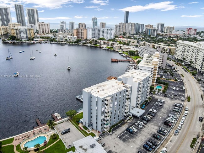 Foto del edificio - 430 Golden Isles Dr