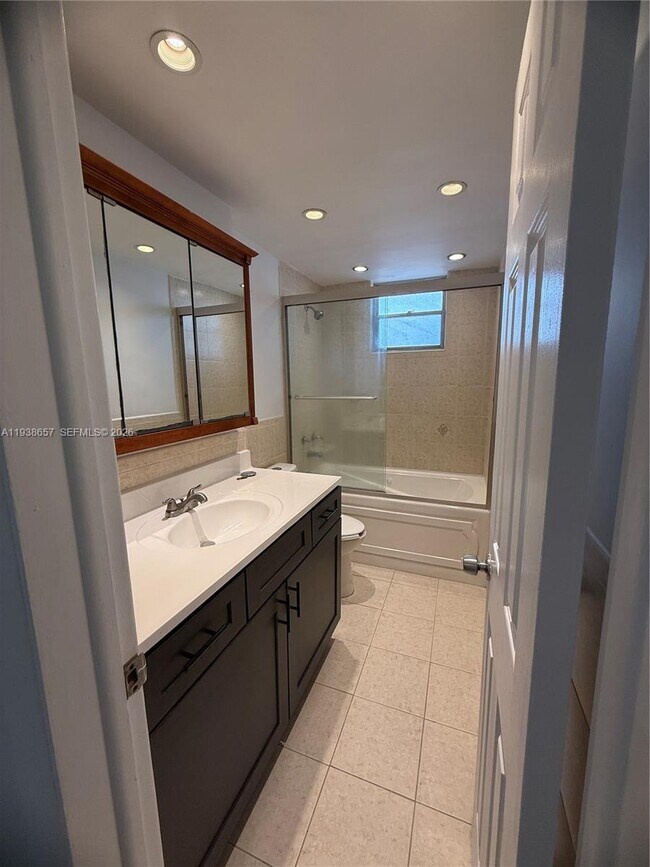 Foto del edificio - 2940 NE 203rd St