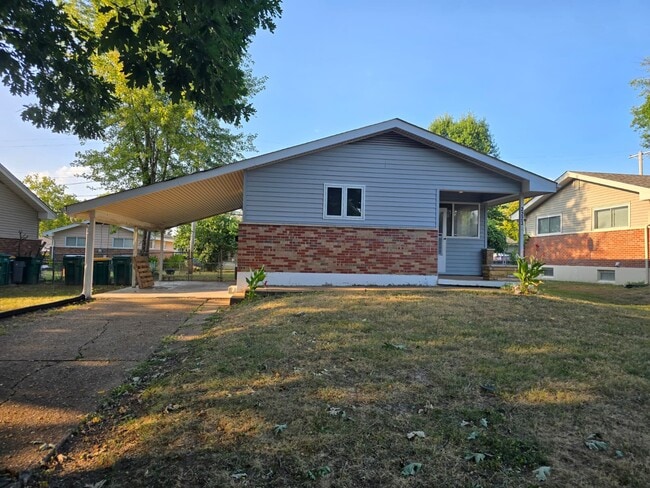Building Photo - 2223 Lovett Dr