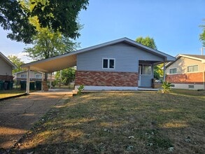Building Photo - 2223 Lovett Dr