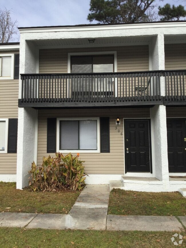 Building Photo - 401 Golf Rd