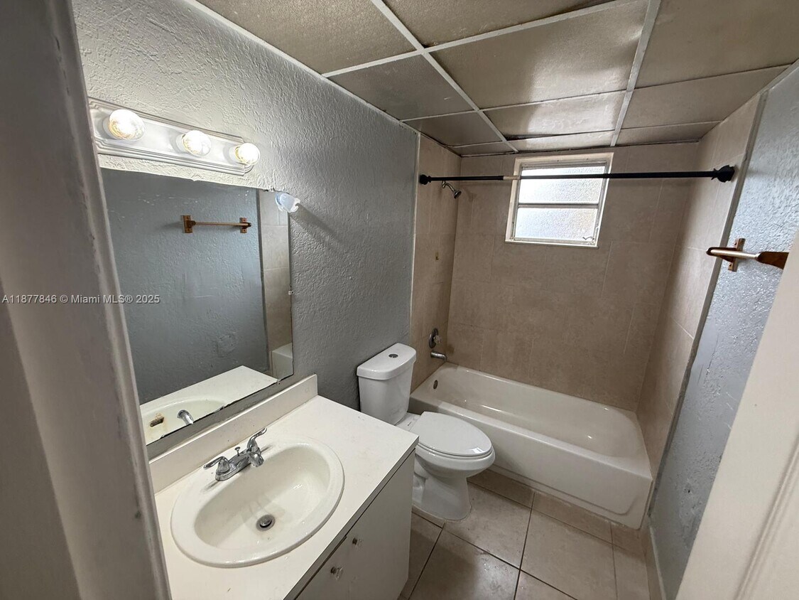 Foto principal - 575 W 69th St
