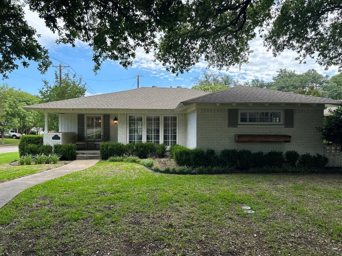Primary Photo - 6431 Woodcrest Ln