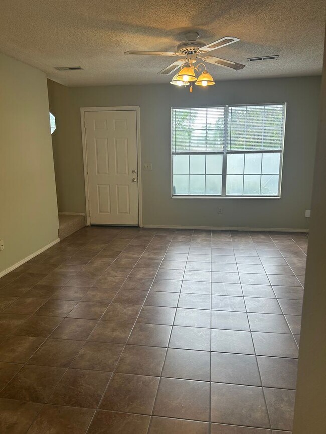 Foto del edificio - 1009 SE J St