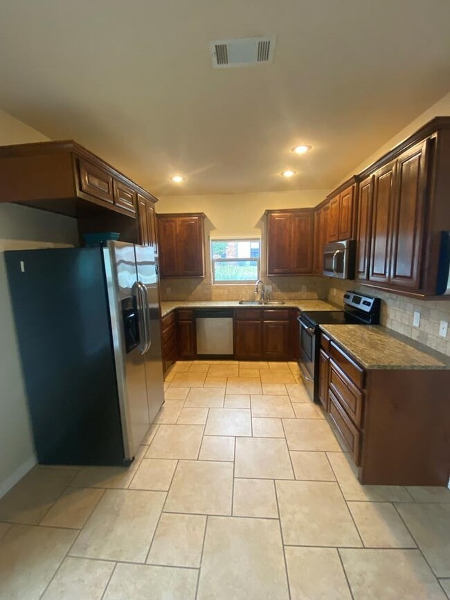 granite countertops - 2205 Valleyview Blvd