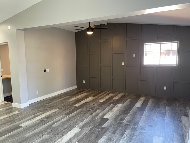 Building Photo - 1725 E Catalina Dr