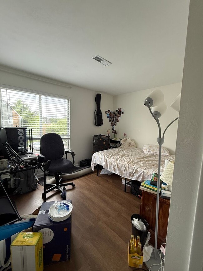 Building Photo - Easy Living Near Virginia Tech – 3BR Condo in University Place