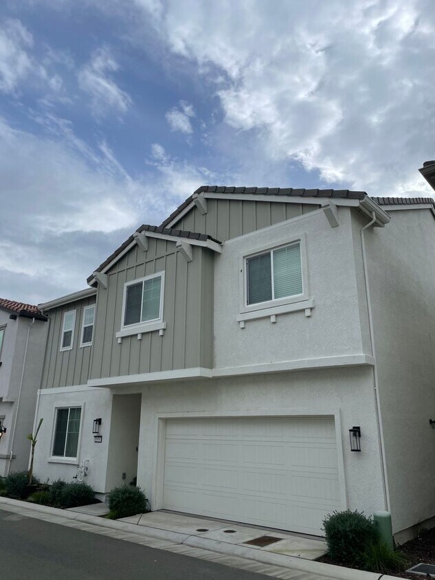 BEAUTIFUL SOLAR 2 STORY HOME IN NATOMS! 4... - BEAUTIFUL SOLAR  2 STORY HOME IN NATOMS! 4...