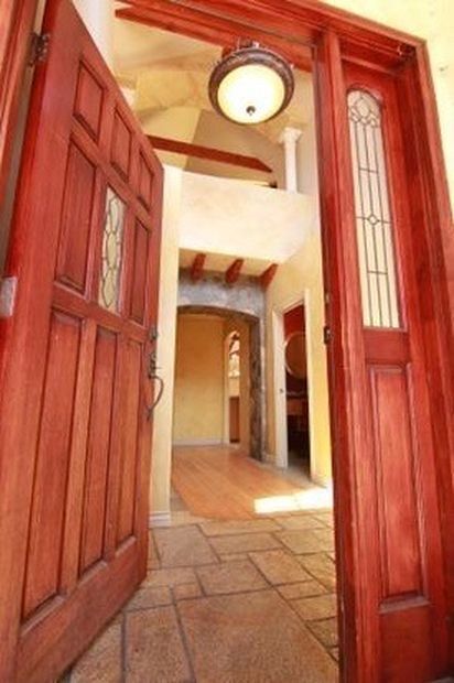 Entrada - 12707 Califa St