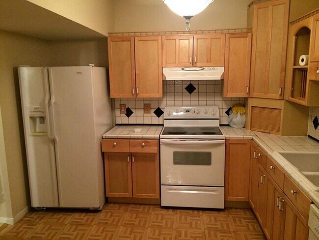 Building Photo - 2100 Tanglewilde St