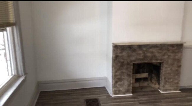 Foto del edificio - 585 Forest Ave