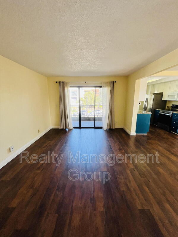 Foto del edificio - 7360 Park Ridge Blvd