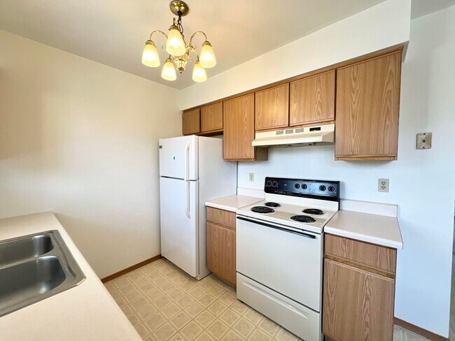 Building Photo - Wood Court Apartments