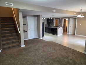 Building Photo - 189 Silkstone Rd W