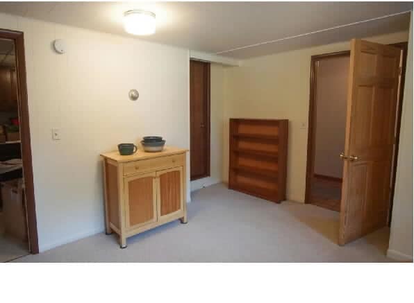 Building Photo - 300 S Side Dr