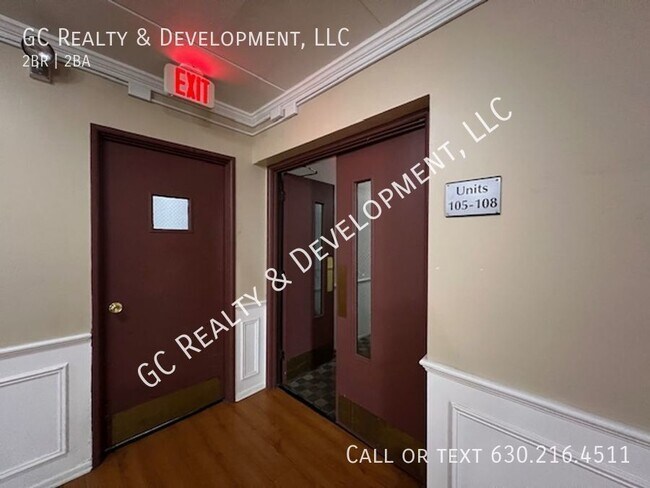 Building Photo - ***ARLINGTON HEIGHTS - SCARSDALE / END UNI...