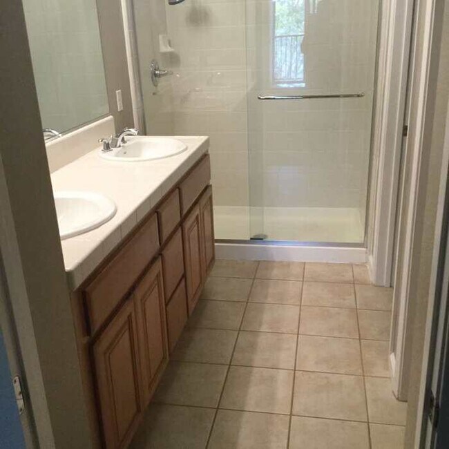 Foto del edificio - Price Just Reduced!
