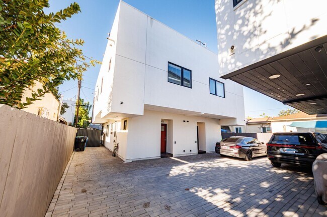 Building Photo - 3143 S Halm Ave