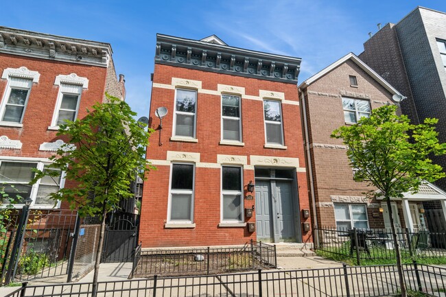 Building Photo - 1416 W Huron St