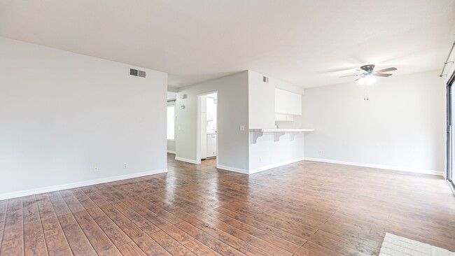 Foto del edificio - 2 Story Townhouse