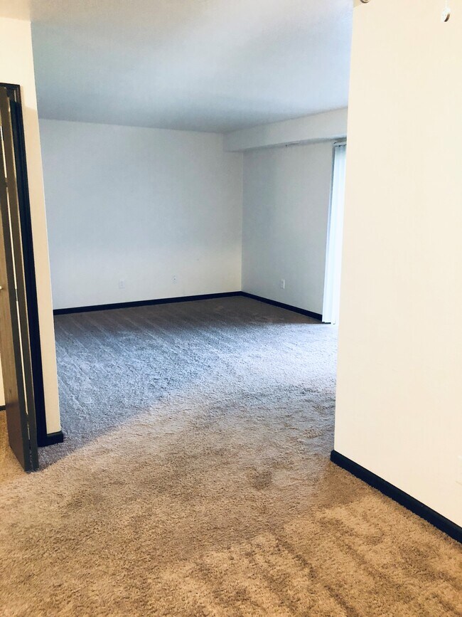 Shepley Apartments Rentals in Saint Louis at 711 Fairway Dr Saint Louis, MI