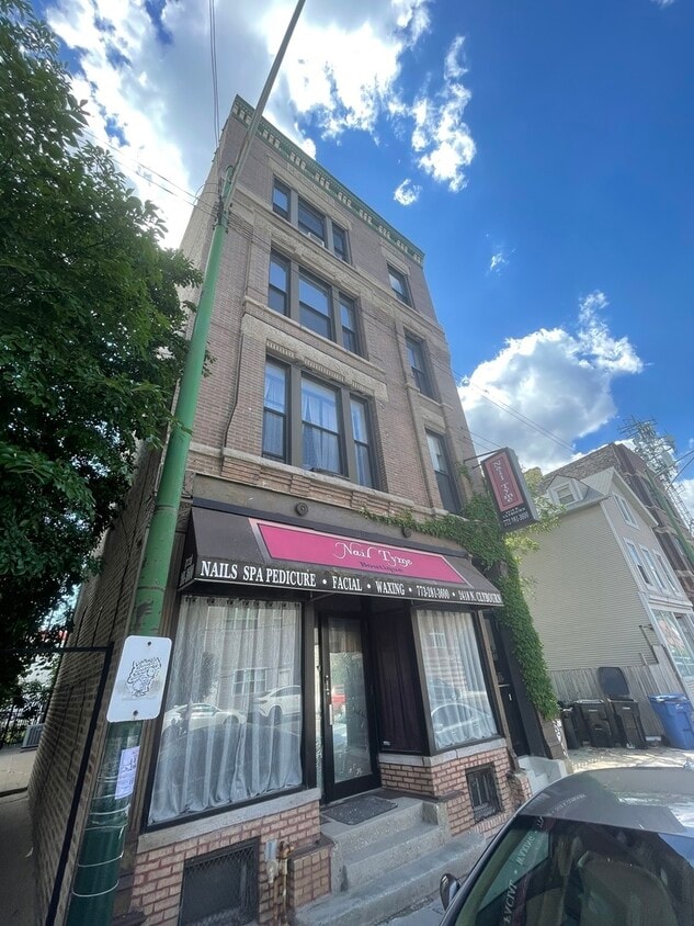 Primary Photo - 2418 N Clybourn Ave