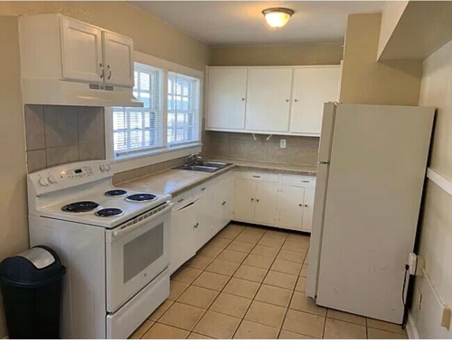 Foto del edificio - 8277 Cheryl Ann Ln