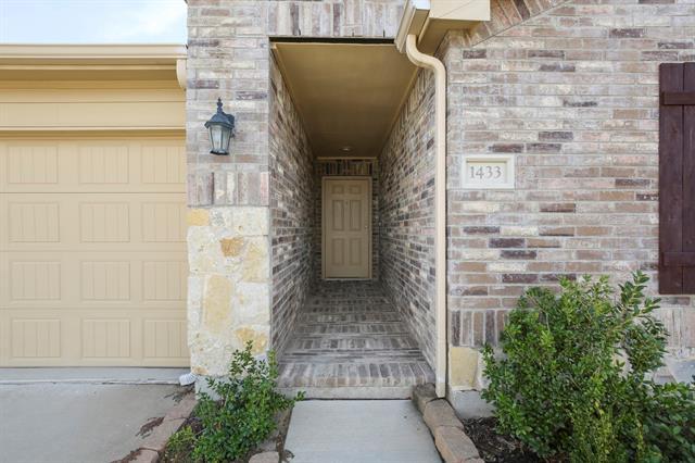 Building Photo - 1433 Willoughby Way