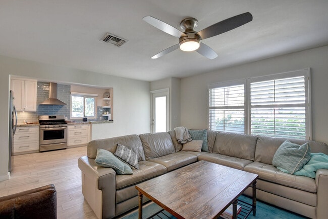Building Photo - 1020 Casuarina Rd