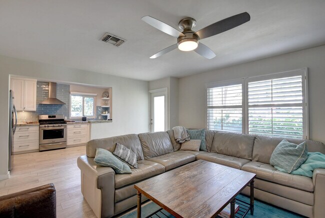 Building Photo - 1020 Casuarina Rd
