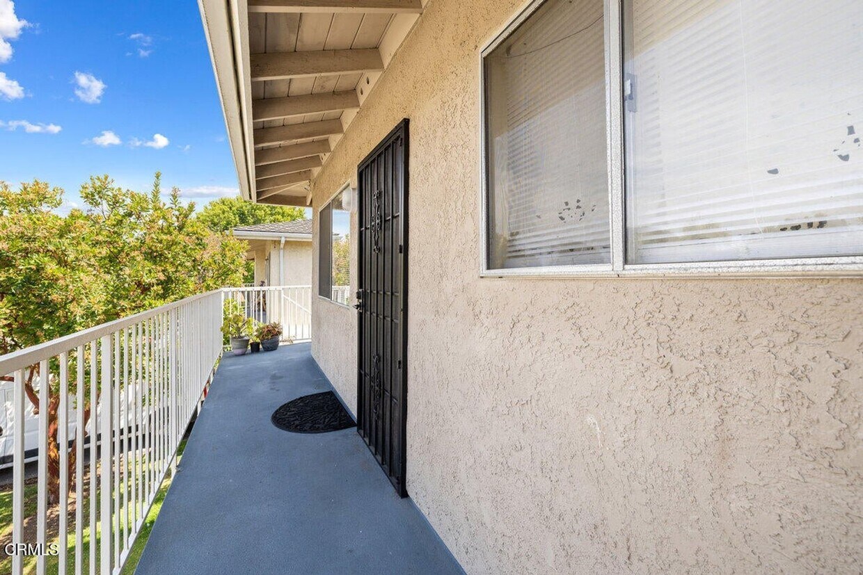 Foto principal - Desirable one level condo near pool