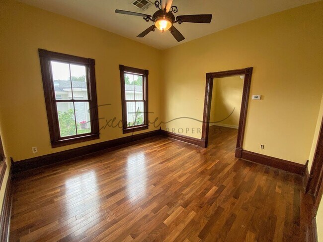 Foto del edificio - Charming Cottage-Style 1-Bedroom – Bright,...