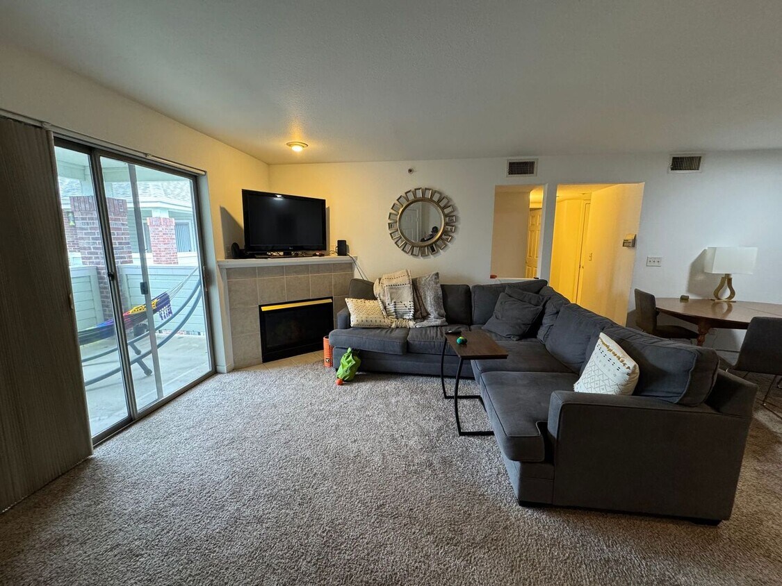 Primary Photo - Top Floor South Boulder 2BD/2BA Condo - Av...